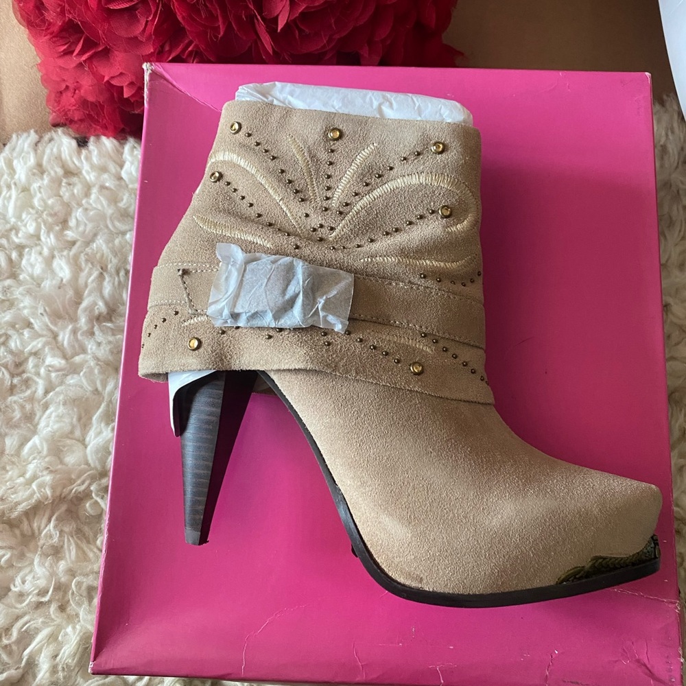NIB Miranda by Miranda Lambert Larissa boot